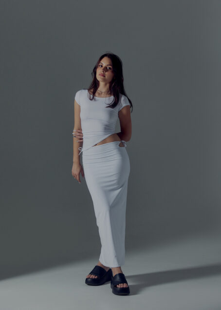 biała maxi spódnica z wiązaniami